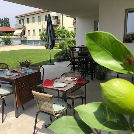 I Broletti Del Garda Hotel Pacengo Di Lazise Bagian luar foto