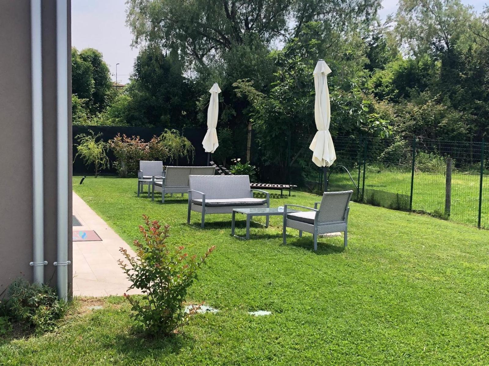 I Broletti Del Garda Hotel Pacengo Di Lazise Bagian luar foto