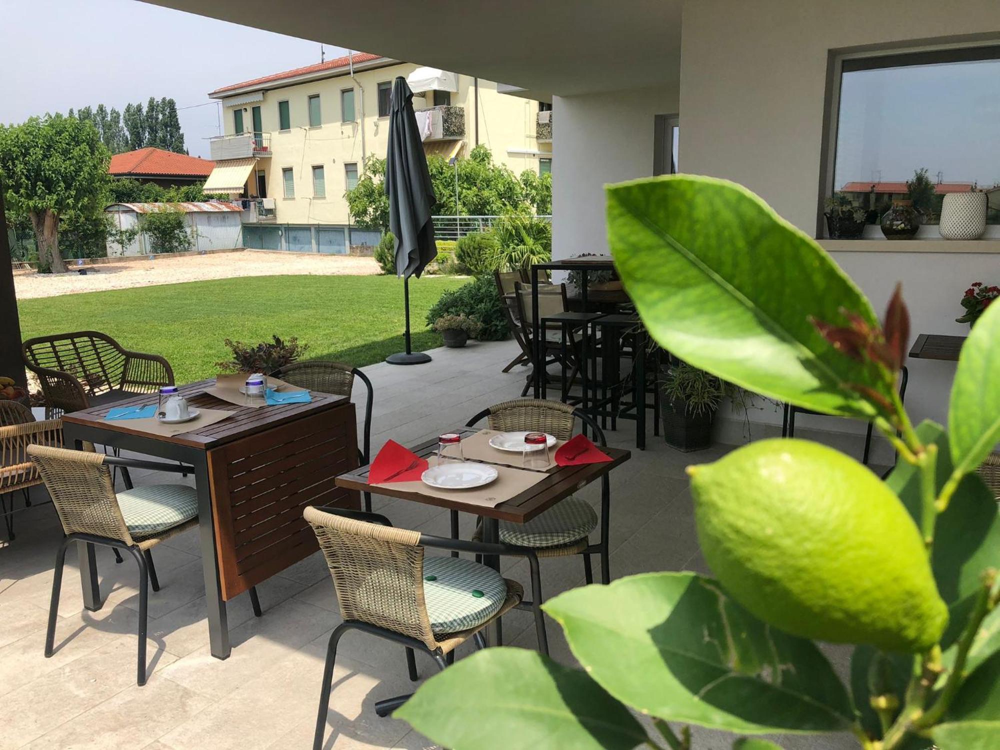 I Broletti Del Garda Hotel Pacengo Di Lazise Bagian luar foto